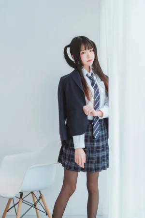 桜桃喵《桜桃未熟2 冬季制服丝秀》写真图集 45P｜在线预览与图包下载