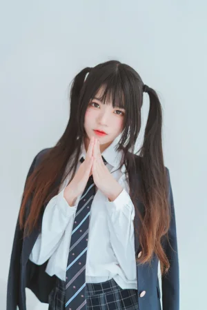 桜桃喵《桜桃未熟2 冬季制服丝秀》写真图集 45P｜在线预览与图包下载