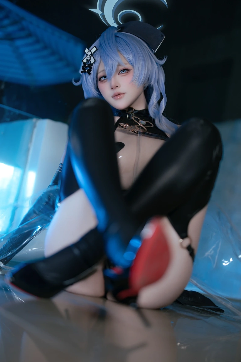 屿鱼《亚子 同人透明护士》写真图集 31P｜在线预览与图包下载
