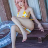 阿包也是兔娘《生或死联动碧蓝航线 穗香泳装》写真图集 29P｜在线预览与图包下载