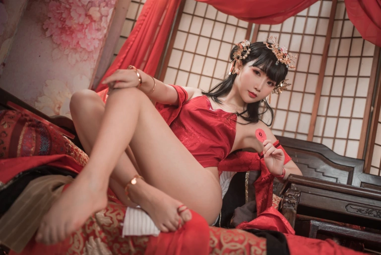 面饼仙儿《逸仙》写真图集 40P｜在线预览与图包下载
