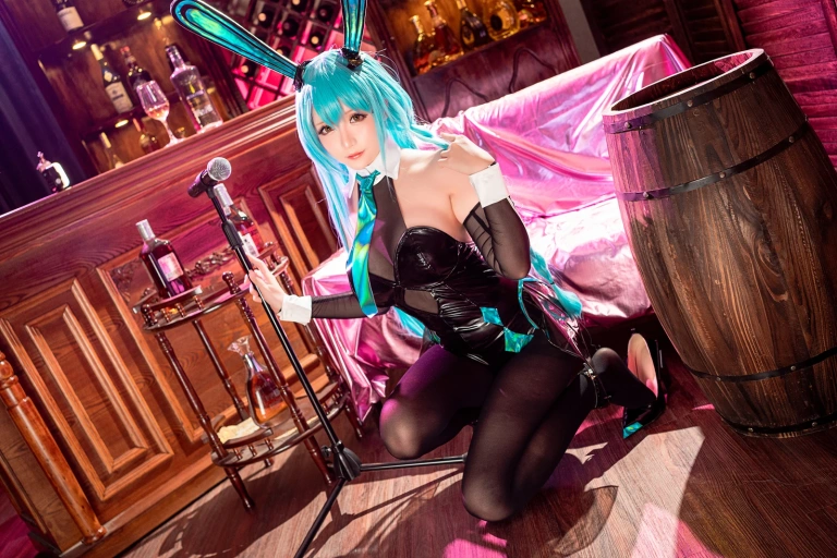 星之迟迟《《纯白と漆黑》 树城》写真图集 25P｜在线预览与图包下载