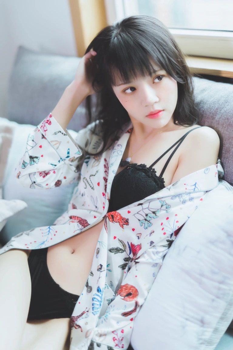 桜桃喵《倦》写真图集 32P｜在线预览与图包下载