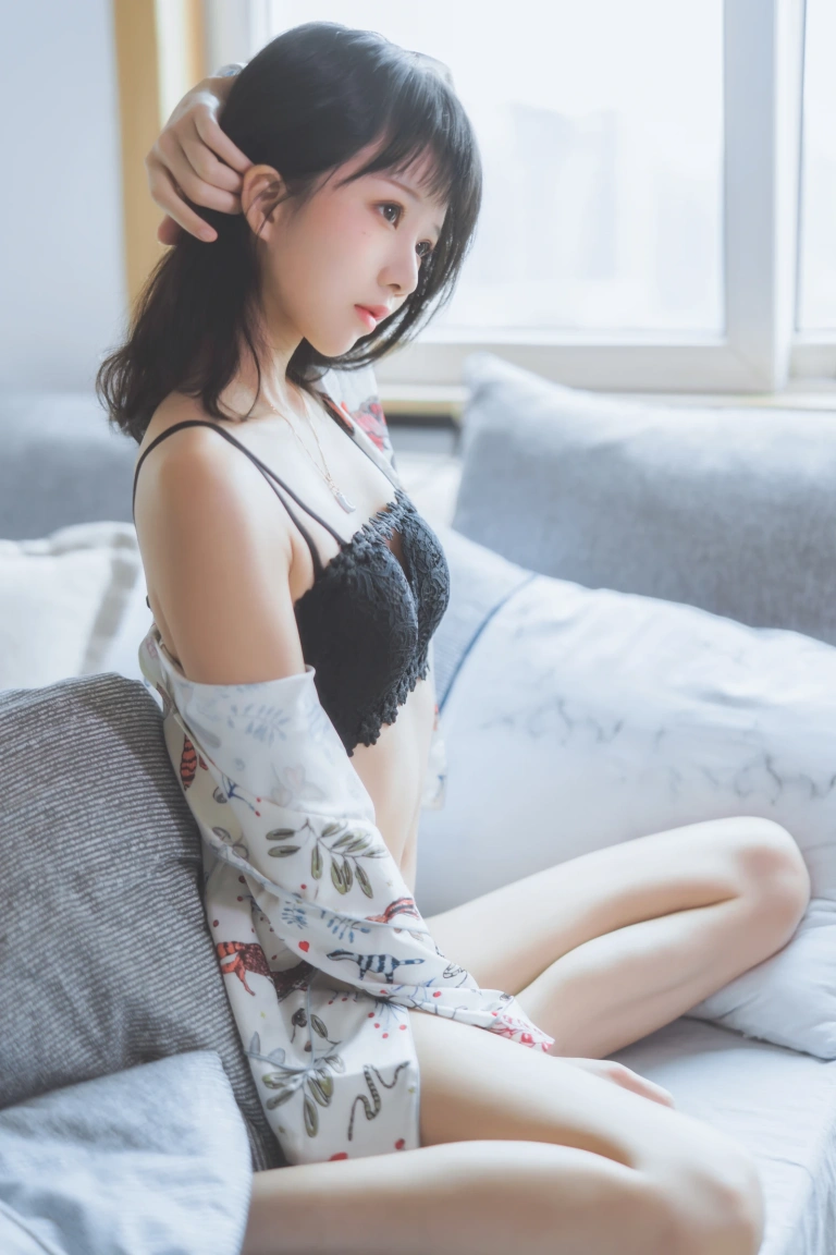 桜桃喵《倦》写真图集 32P｜在线预览与图包下载