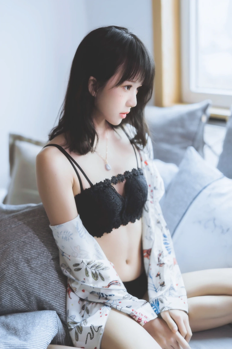 桜桃喵《倦》写真图集 32P｜在线预览与图包下载