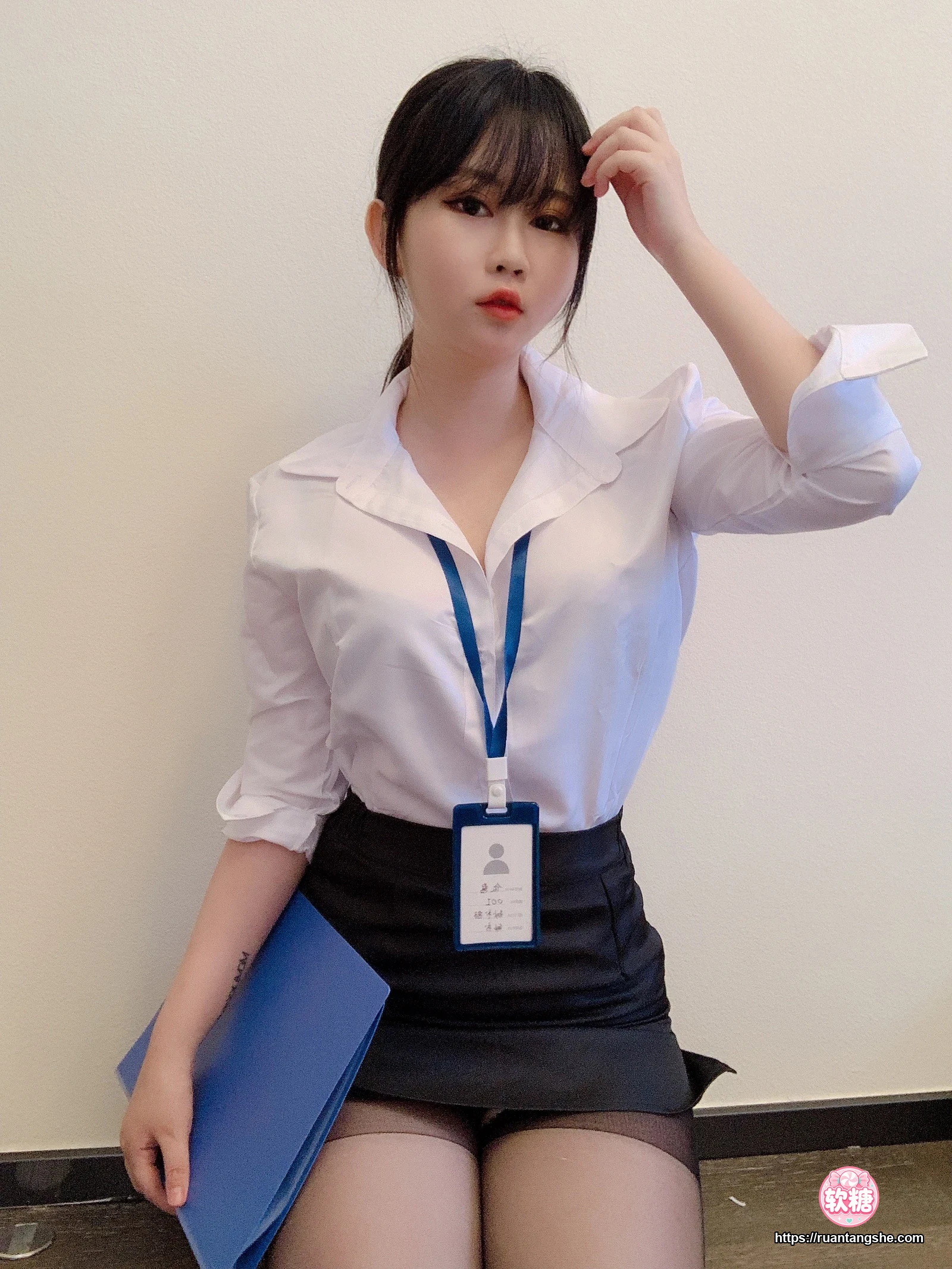 依酱 依酱 NO.07 - 黑丝制服