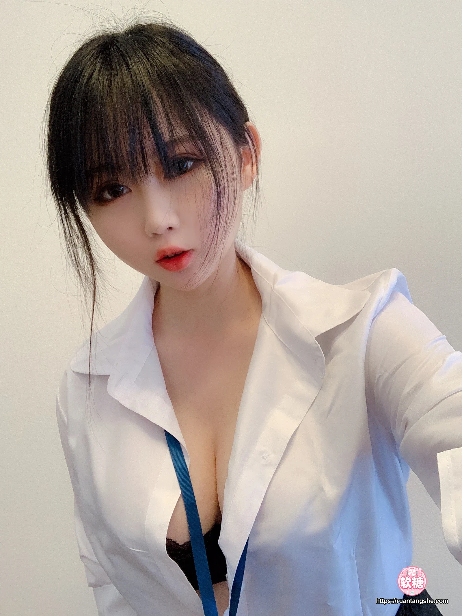 依酱 依酱 NO.07 - 黑丝制服
