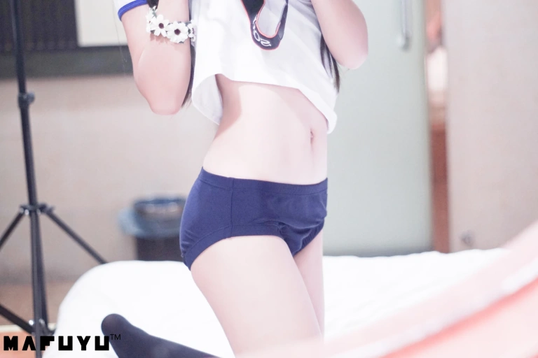 神楽坂真冬《丝袜配奶茶》写真图集 5P+1V｜在线预览与图包下载
