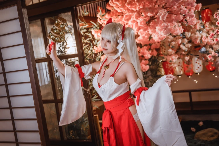 蜜汁猫裘《可畏巫女》写真图集 50P+4V｜在线预览与图包下载