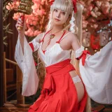 蜜汁猫裘《可畏巫女》写真图集 50P+4V｜在线预览与图包下载
