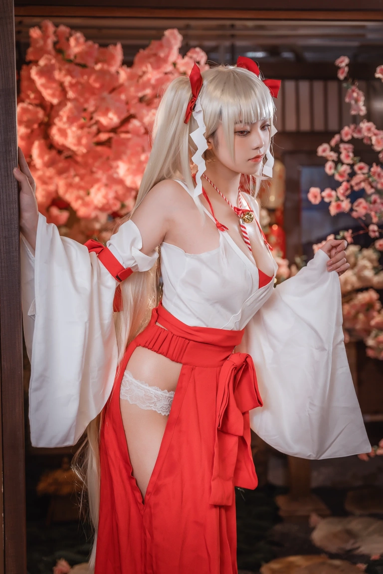蜜汁猫裘《可畏巫女》写真图集 50P+4V｜在线预览与图包下载