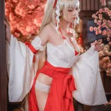 蜜汁猫裘《可畏巫女》写真图集 50P+4V｜在线预览与图包下载