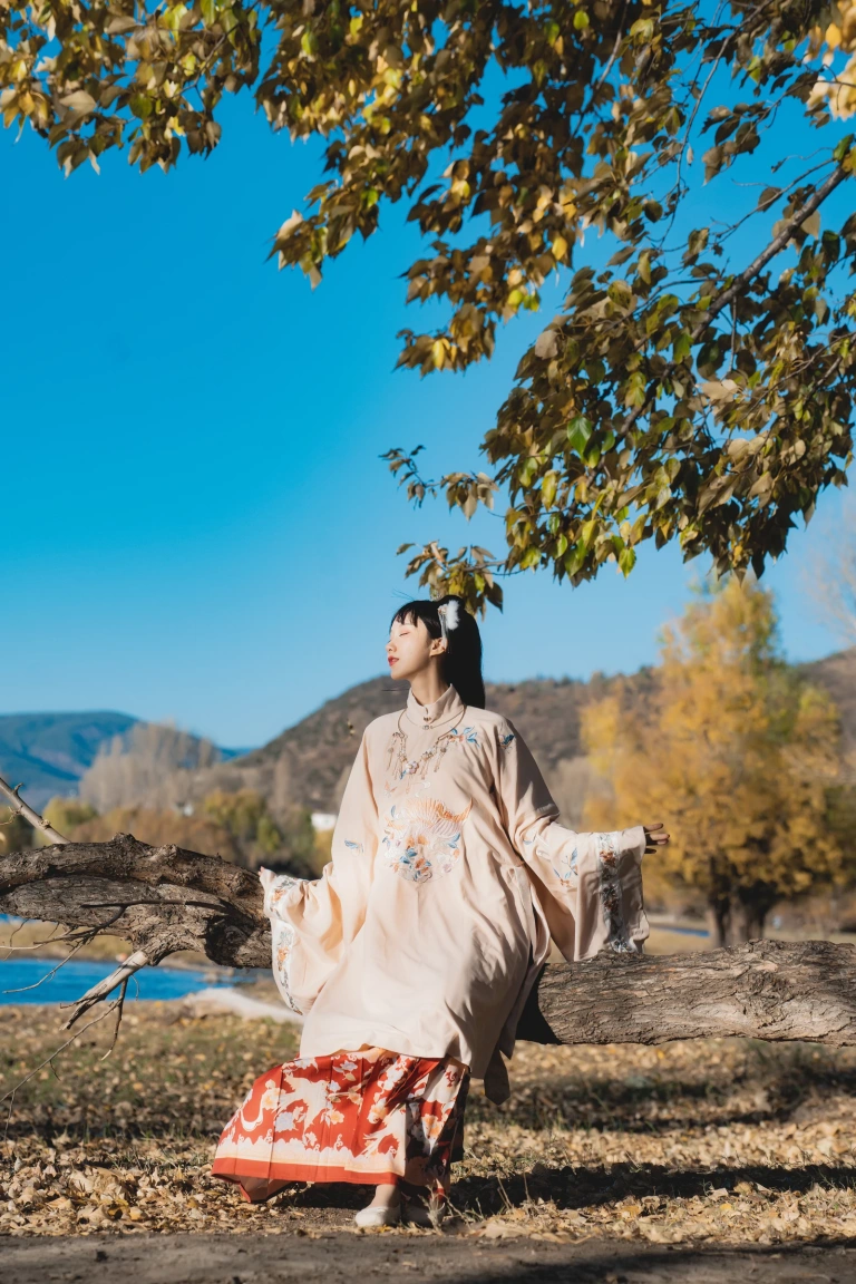 木棉棉《山川如酒》写真图集 35P｜在线预览与图包下载