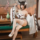 蜜汁猫裘《奶牛》写真图集 50P｜在线预览与图包下载