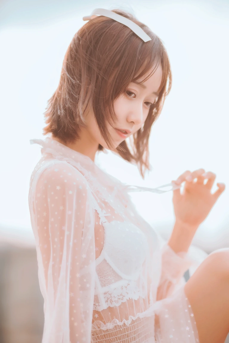 木棉棉《天台》写真图集 38P｜在线预览与图包下载