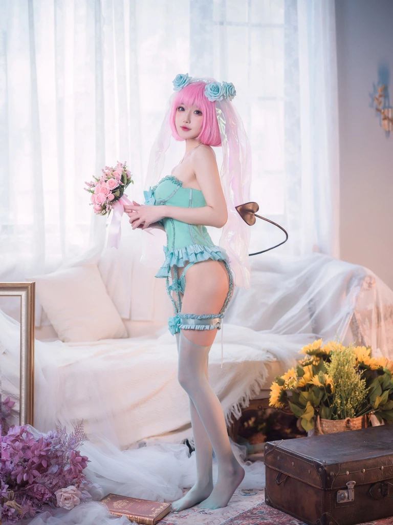 阿包也是兔娘《梦梦 婚纱内衣》写真图集 33P｜在线预览与图包下载