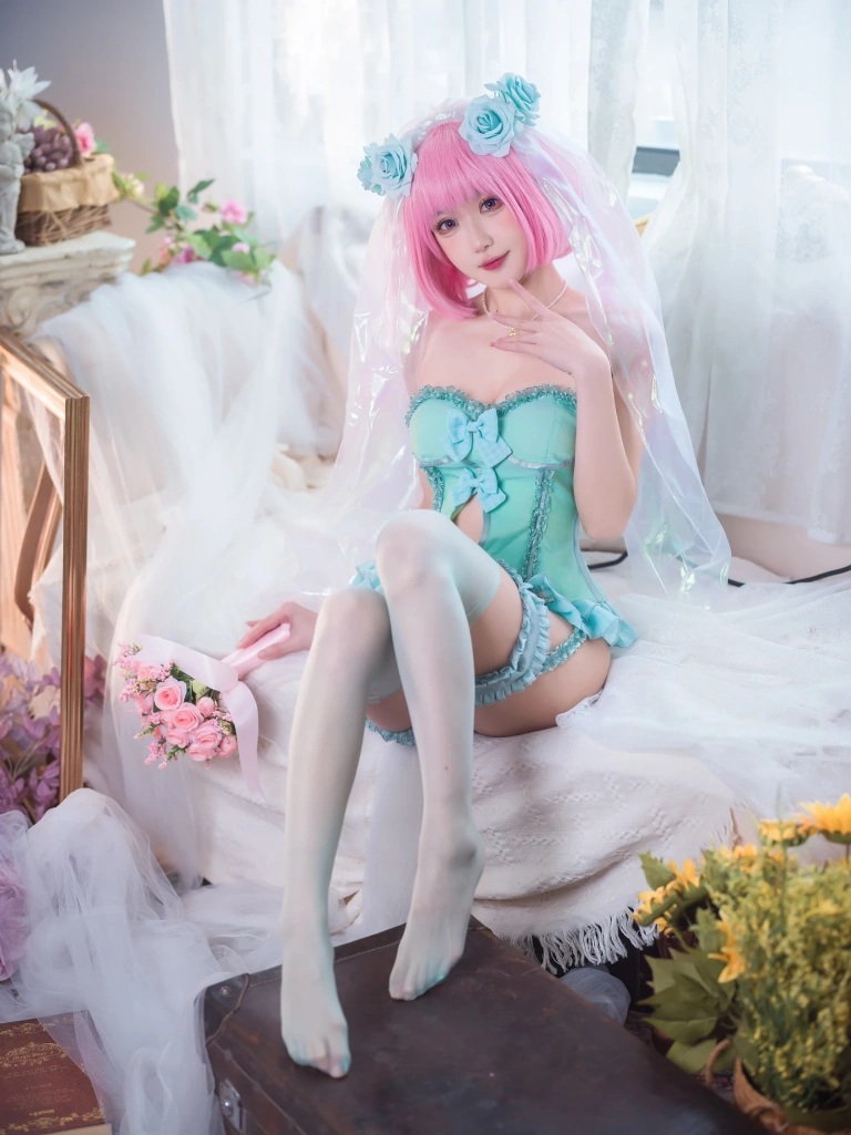 阿包也是兔娘《梦梦 婚纱内衣》写真图集 33P｜在线预览与图包下载