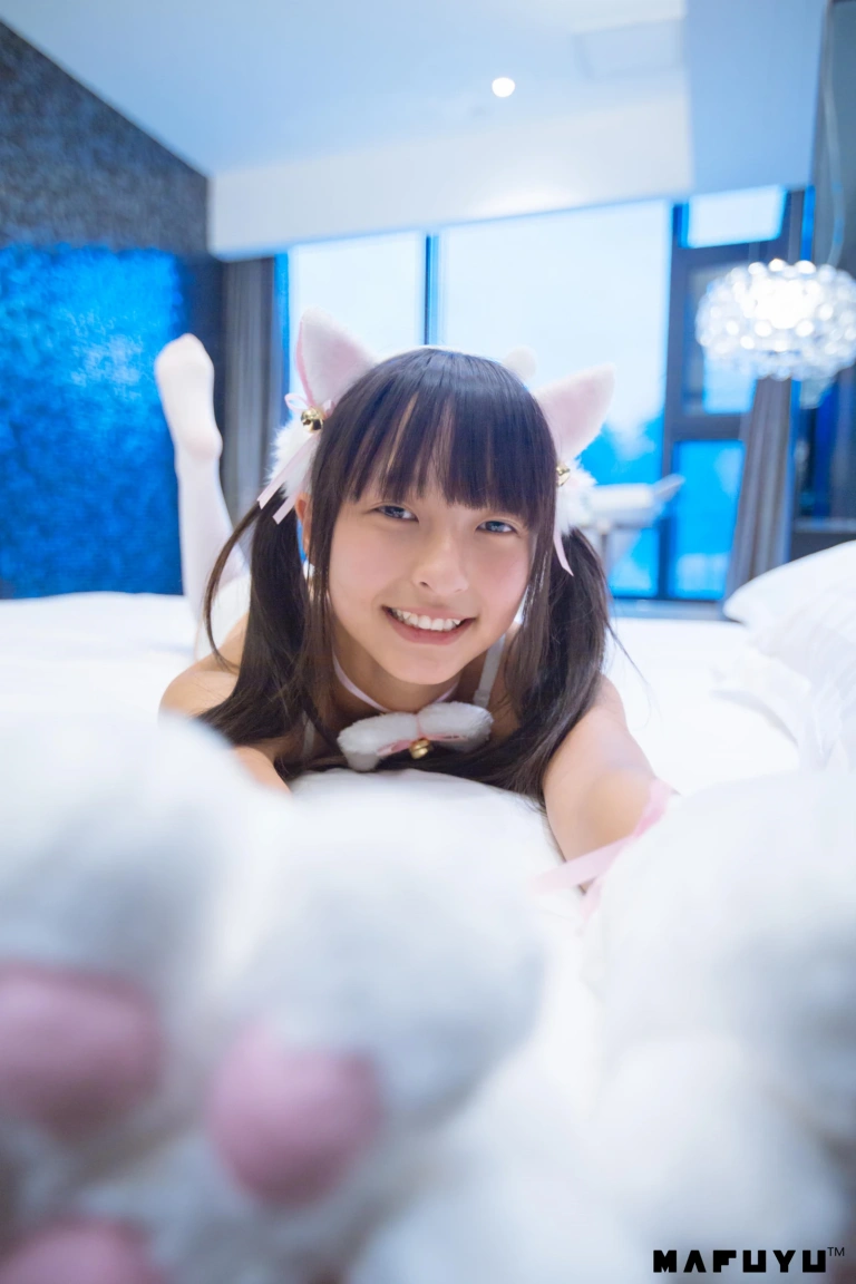 神楽坂真冬《Reimu猫娘系列》写真图集 40P｜在线预览与图包下载