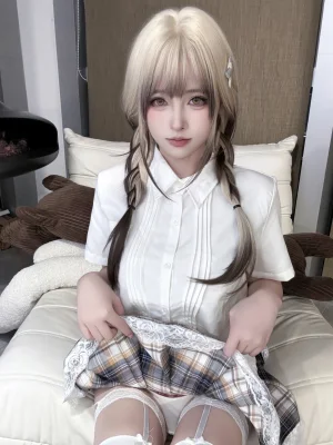 清水由乃《白衫碎影》写真图集 55P+1V｜在线预览与图包下载