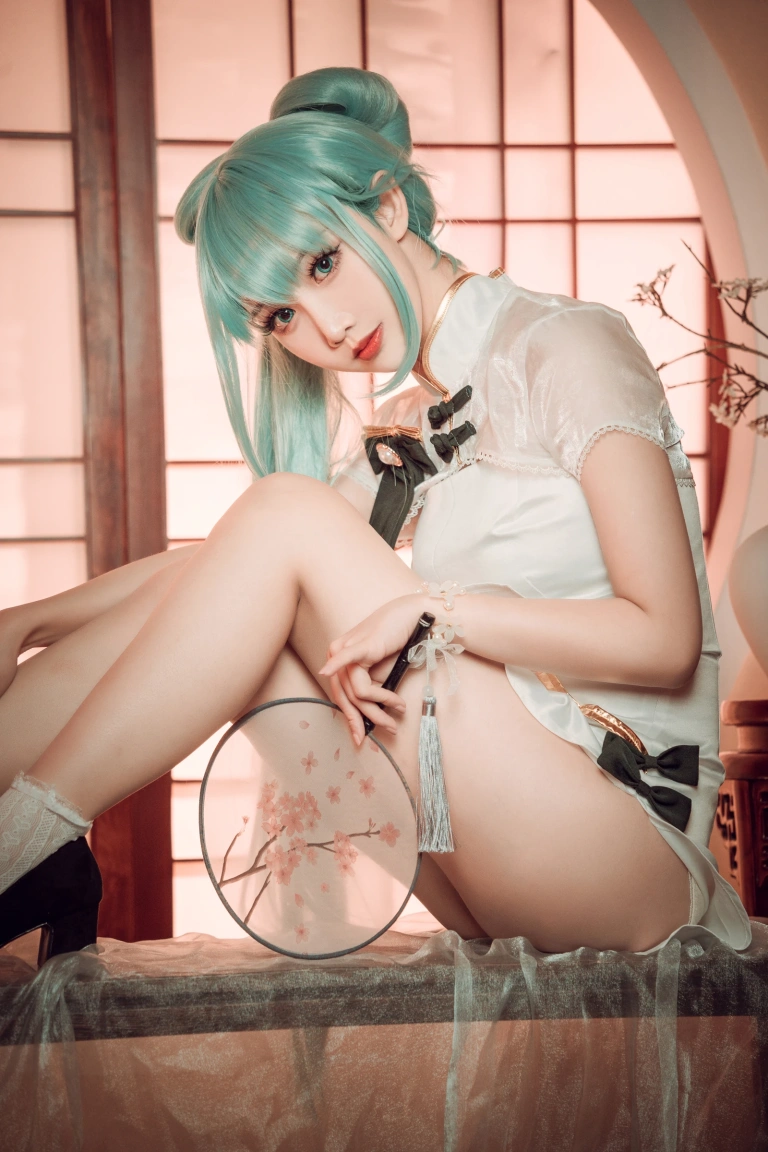 面饼仙儿《初音旗袍》写真图集 28P｜在线预览与图包下载