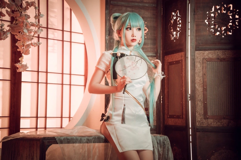 面饼仙儿《初音旗袍》写真图集 28P｜在线预览与图包下载
