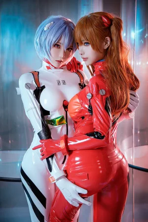 瓜希酱&Momoko葵葵《EVA 双厨狂喜版》写真图集 62P｜在线预览与图包下载