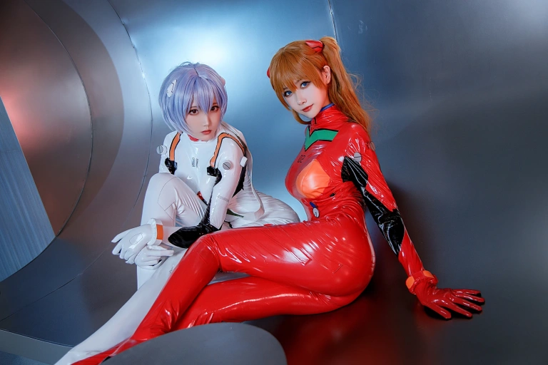 瓜希酱&Momoko葵葵《EVA 双厨狂喜版》写真图集 62P｜在线预览与图包下载