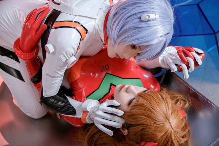 瓜希酱&Momoko葵葵《EVA 双厨狂喜版》写真图集 62P｜在线预览与图包下载