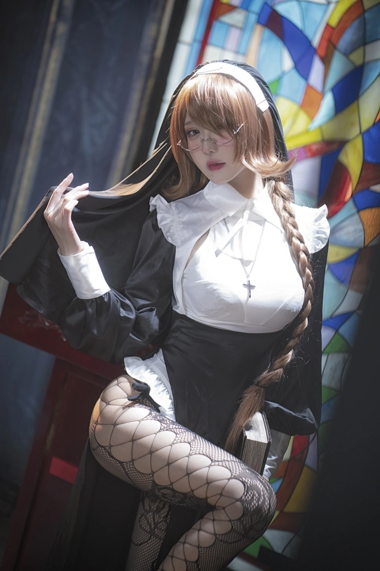 阿包也是兔娘《加冕图 修女》写真图集 26P｜在线预览与图包下载