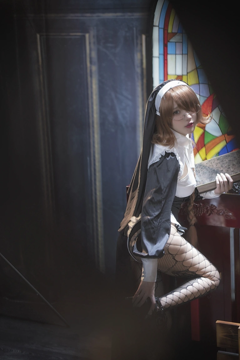 阿包也是兔娘《加冕图 修女》写真图集 26P｜在线预览与图包下载