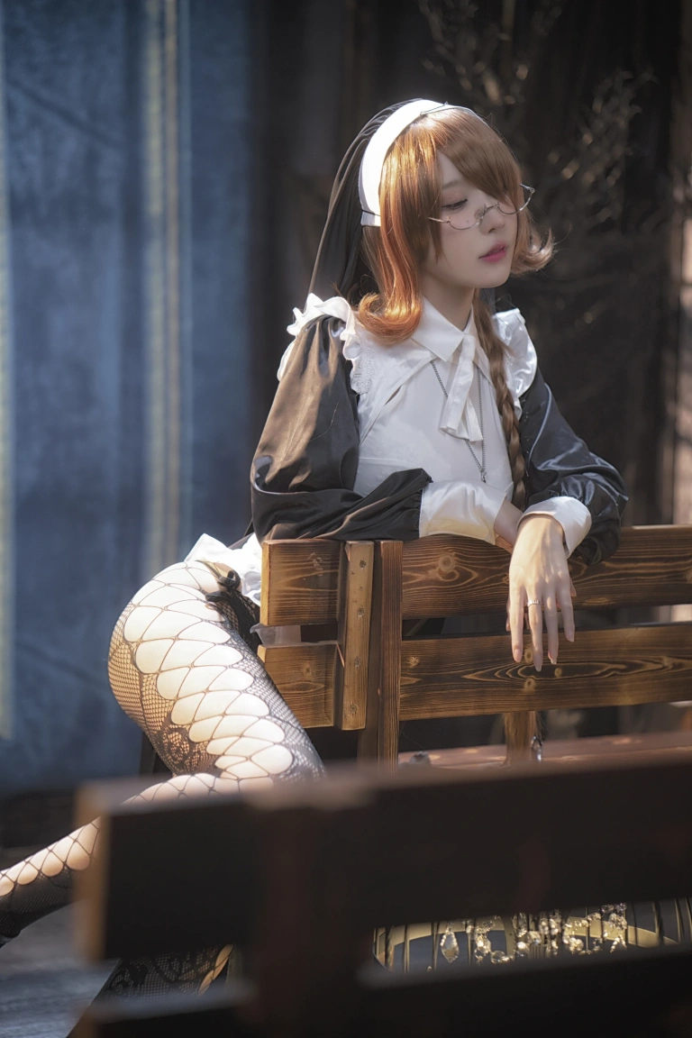 阿包也是兔娘《加冕图 修女》写真图集 26P｜在线预览与图包下载