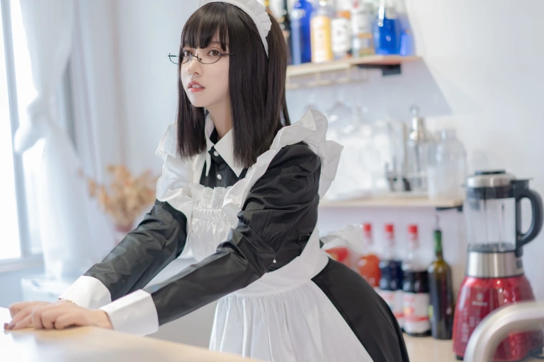 过期米线线喵《女仆长》写真图集 28P｜在线预览与图包下载