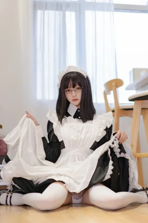 过期米线线喵《女仆长》写真图集 28P｜在线预览与图包下载