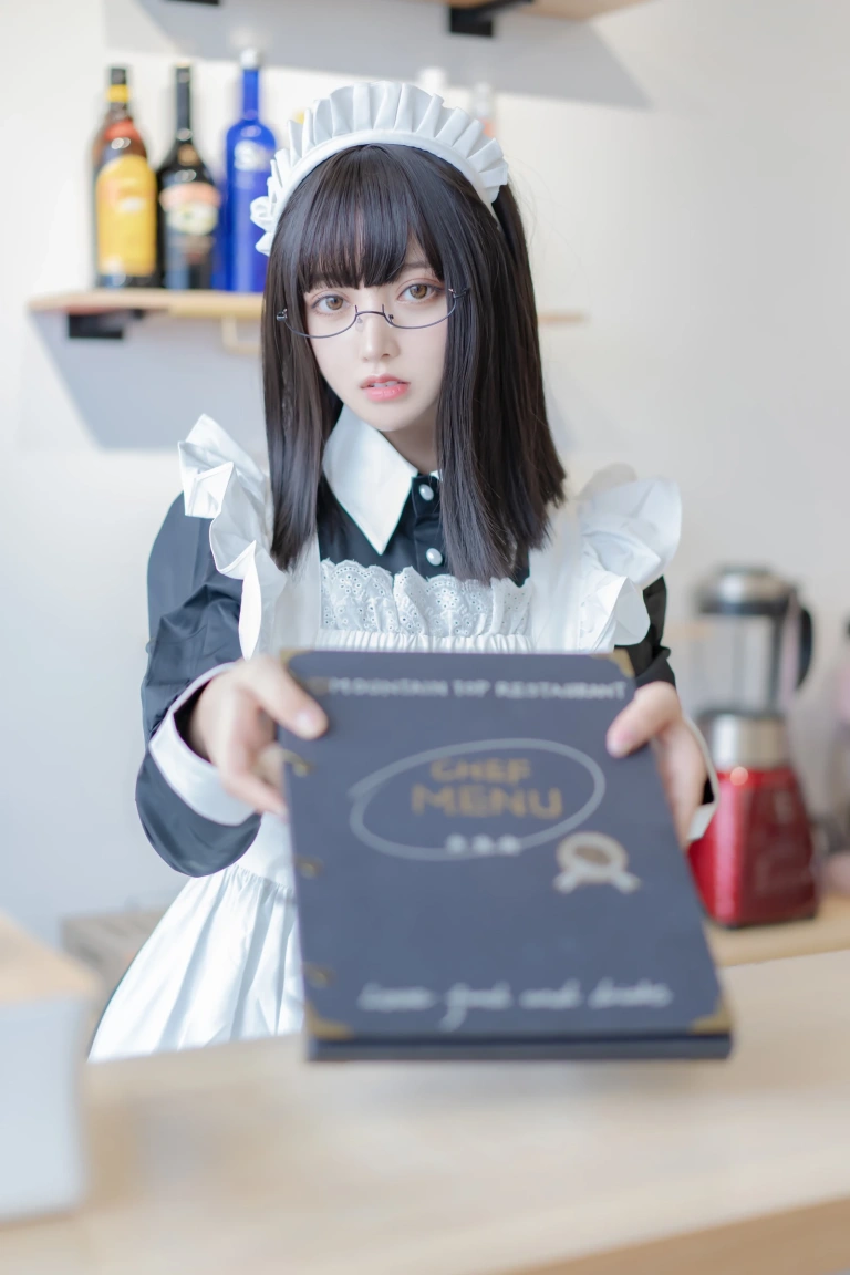 过期米线线喵《女仆长》写真图集 28P｜在线预览与图包下载
