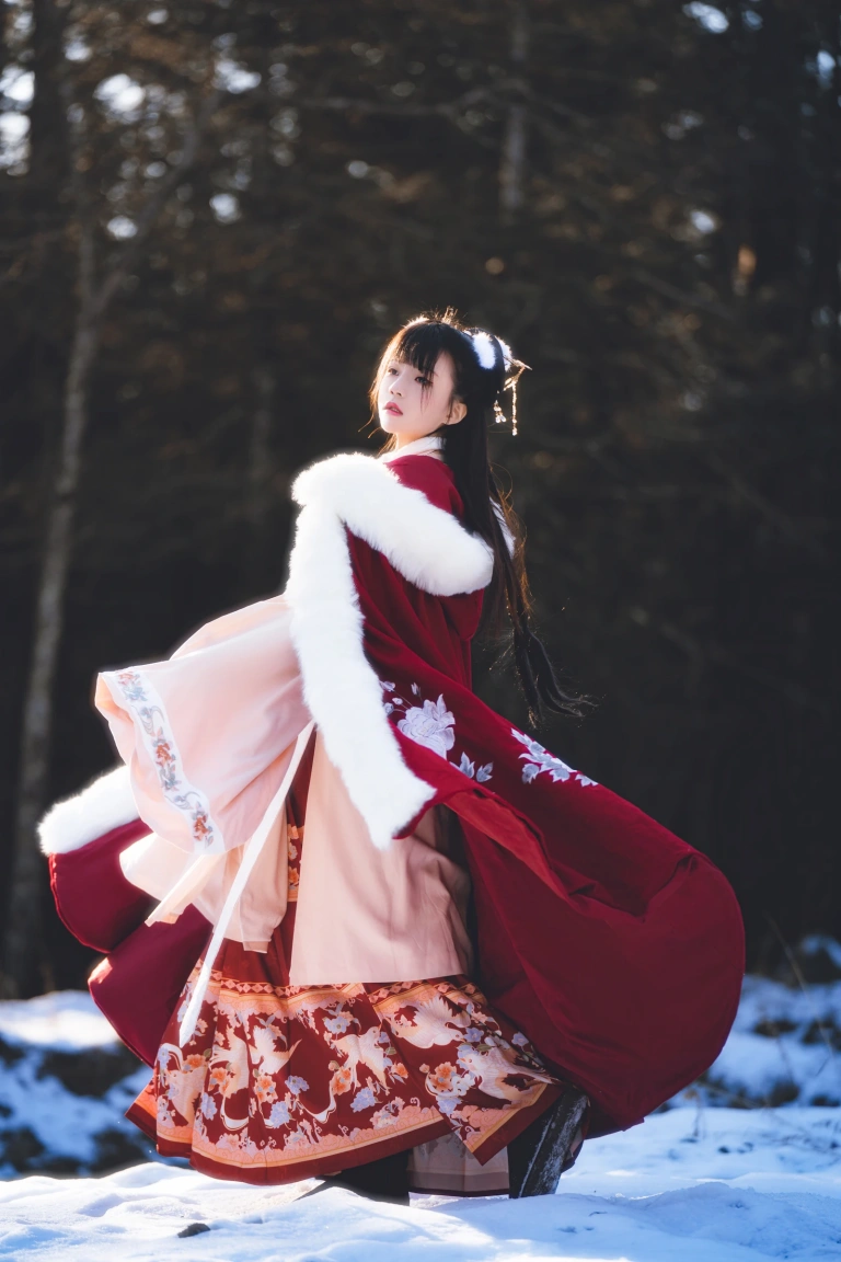 桜桃喵《熹微》写真图集 30P｜在线预览与图包下载
