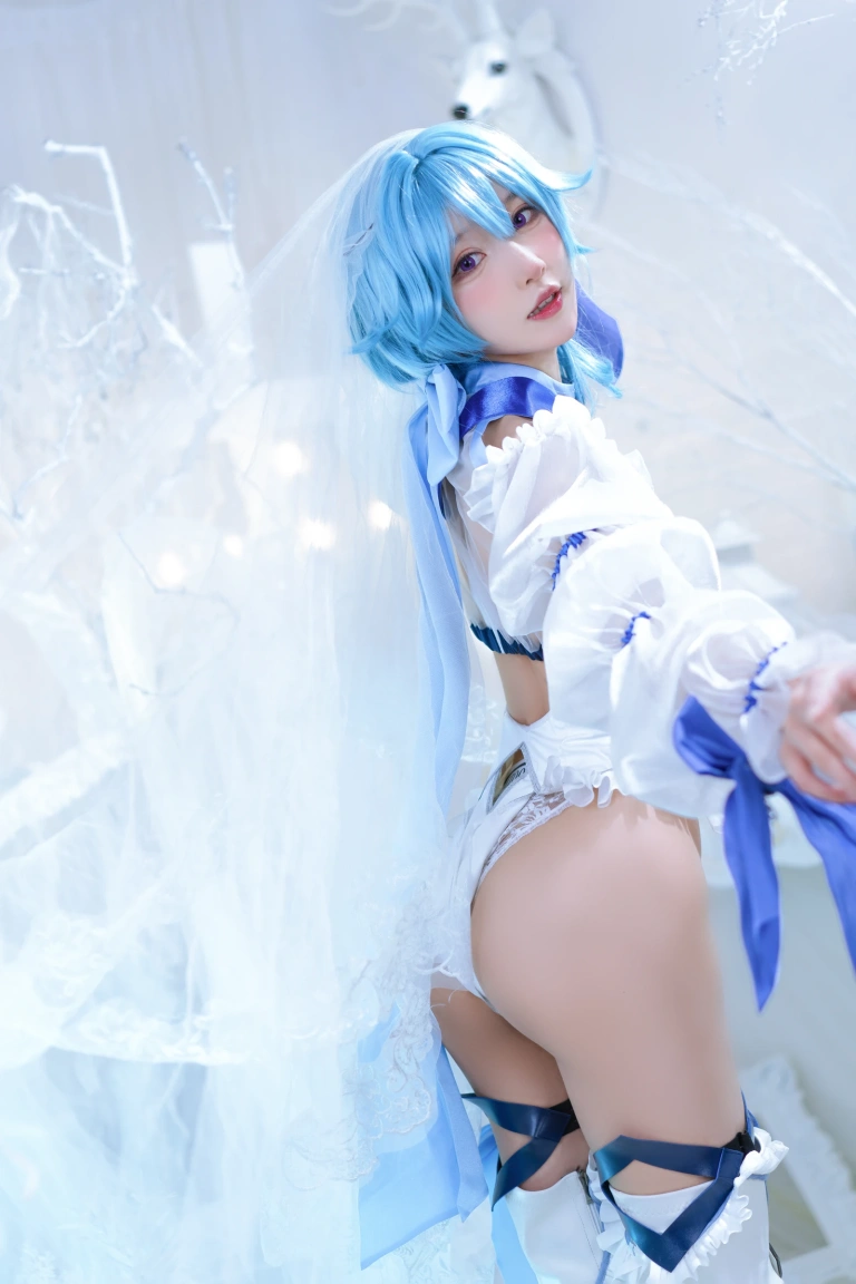 阿包也是兔娘《加冕图 优菈》写真图集 25P｜在线预览与图包下载