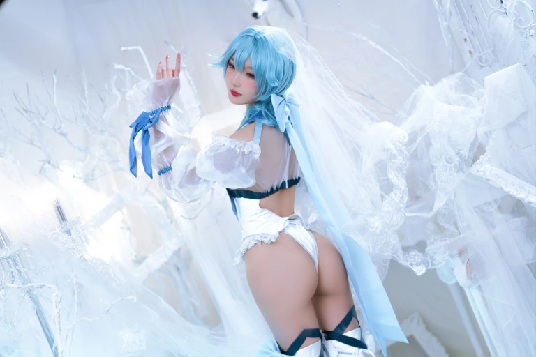 阿包也是兔娘《加冕图 优菈》写真图集 25P｜在线预览与图包下载