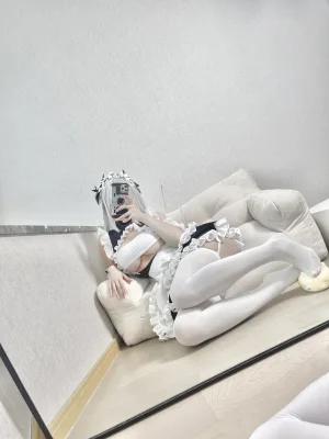 小仓千代《臻藏图集 W女仆》写真图集 45P｜在线预览与图包下载