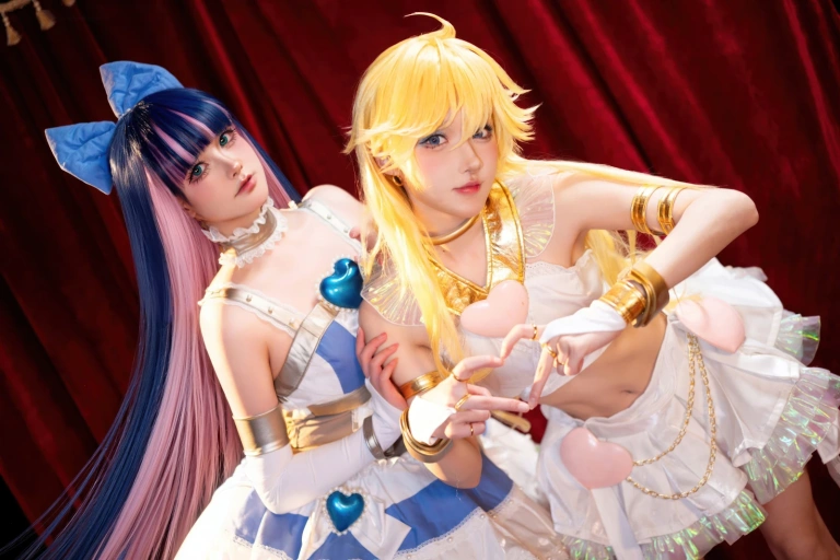 阿包也是兔娘《吊带袜天使（&苏苏苏Sofia）》写真图集 33P｜在线预览与图包下载