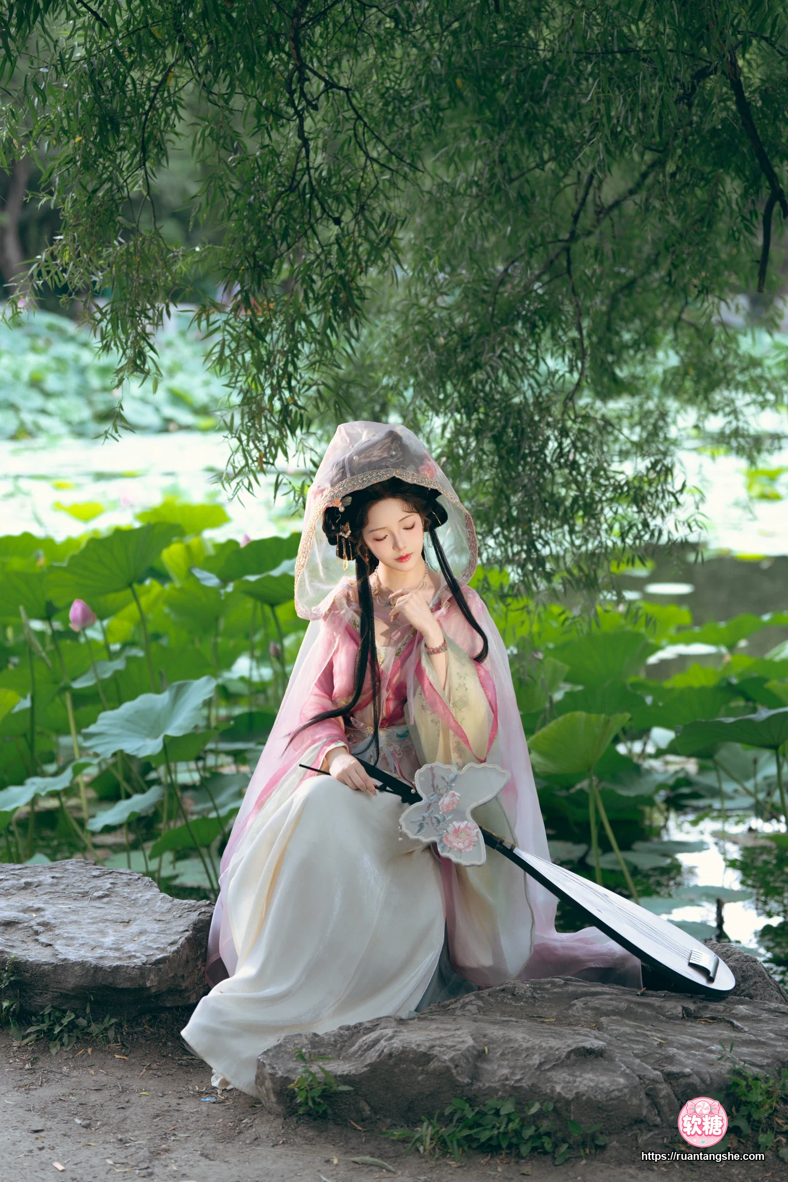 雯仔不讲道理 雯仔不讲道理 NO.107 - 祝您中秋快乐owo