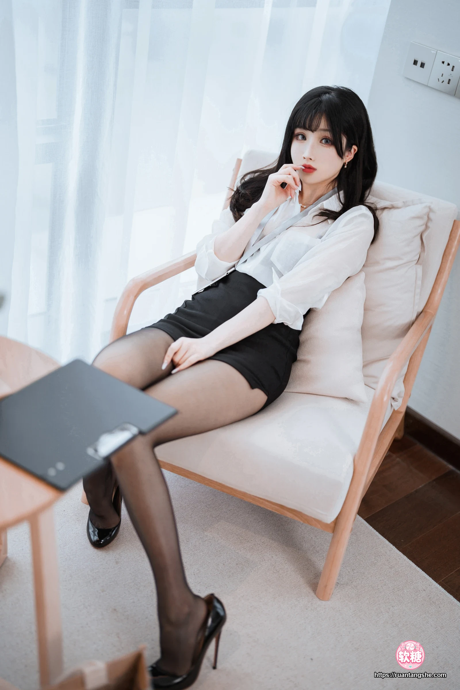 面饼仙儿 面饼仙儿 NO.109 - 黑丝ol制服双人(凉凉子&面饼仙儿)