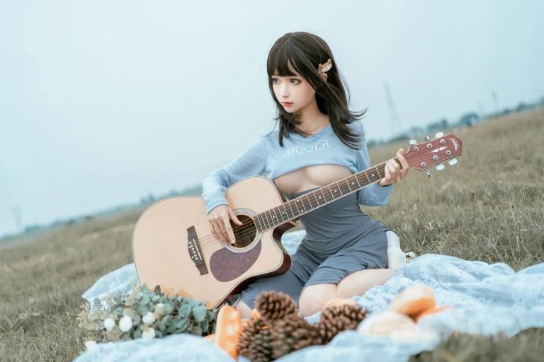 蠢沫沫《吉他妹妹》写真图集 50P｜在线预览与图包下载