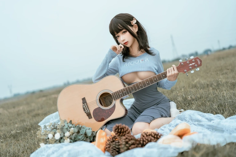 蠢沫沫《吉他妹妹》写真图集 50P｜在线预览与图包下载