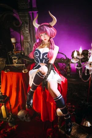 日奈娇(椎名莜)《断头台阿乌拉》写真图集 80P｜在线预览与图包下载