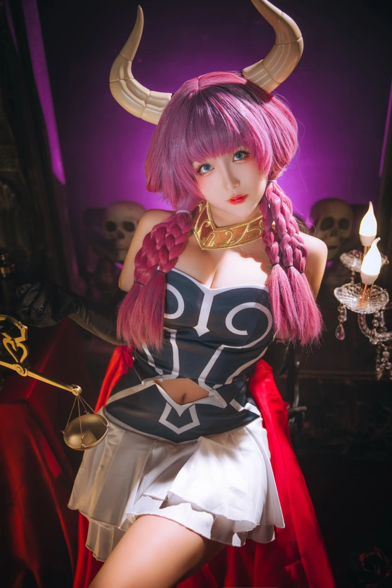 日奈娇(椎名莜)《断头台阿乌拉》写真图集 80P｜在线预览与图包下载