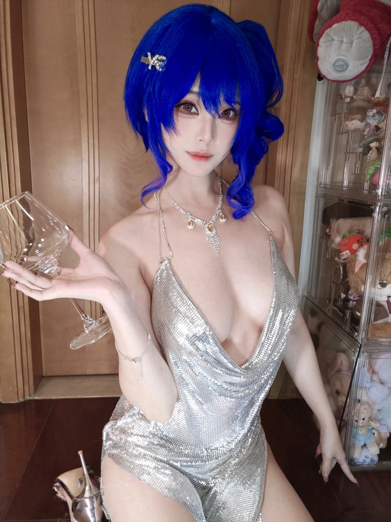 蜜汁猫裘《碧蓝航线 圣路易斯礼服自拍》写真图集 16P+1V｜在线预览与图包下载