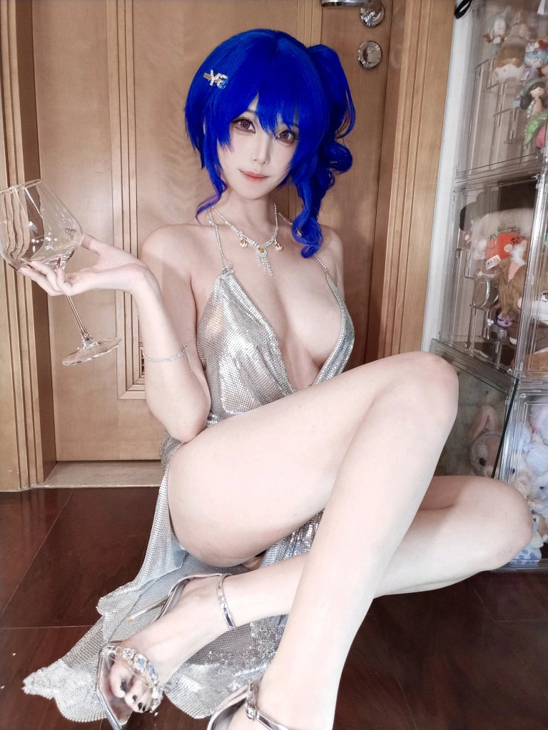 蜜汁猫裘《碧蓝航线 圣路易斯礼服自拍》写真图集 16P+1V｜在线预览与图包下载