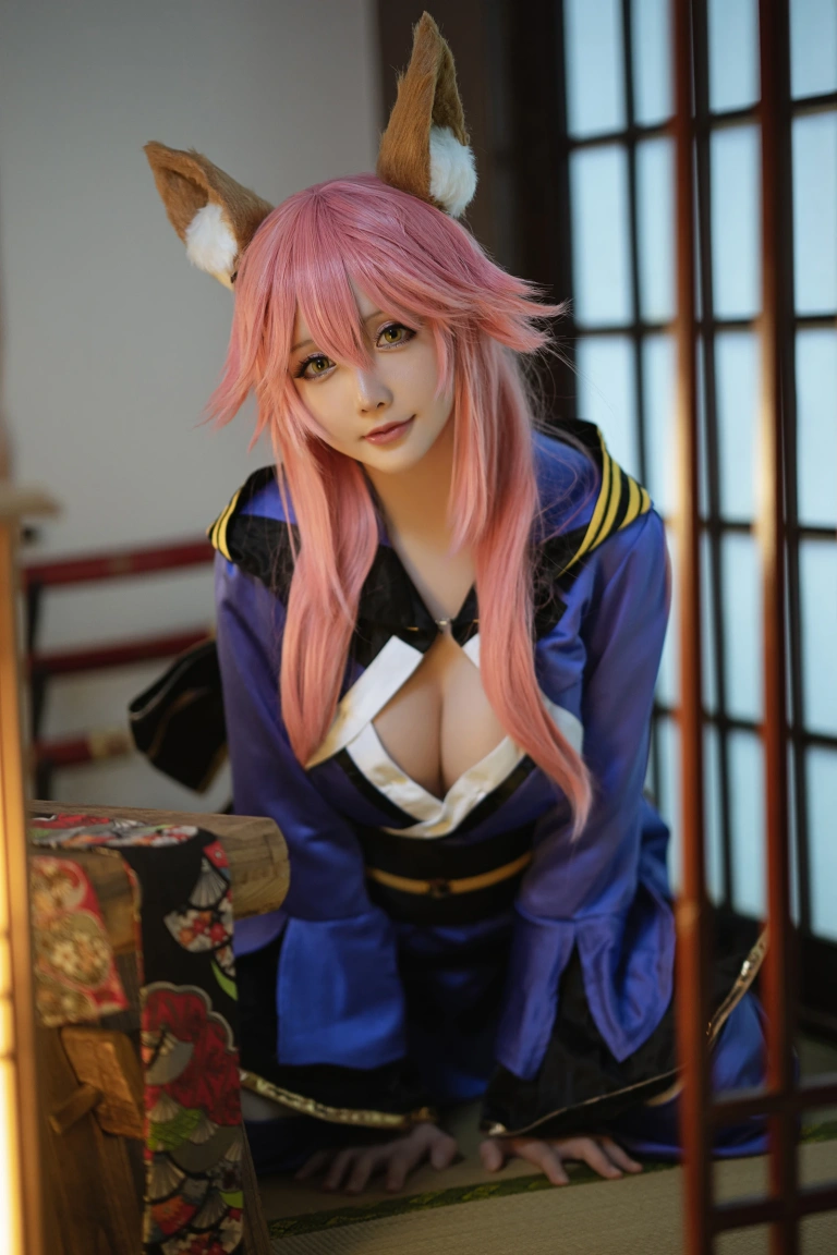 星之迟迟《《御主人様》 玉藻前忠犬蓄势待发》写真图集 25P｜在线预览与图包下载