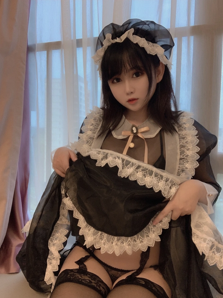 依酱《女仆自拍》写真图集 29P+2V｜在线预览与图包下载