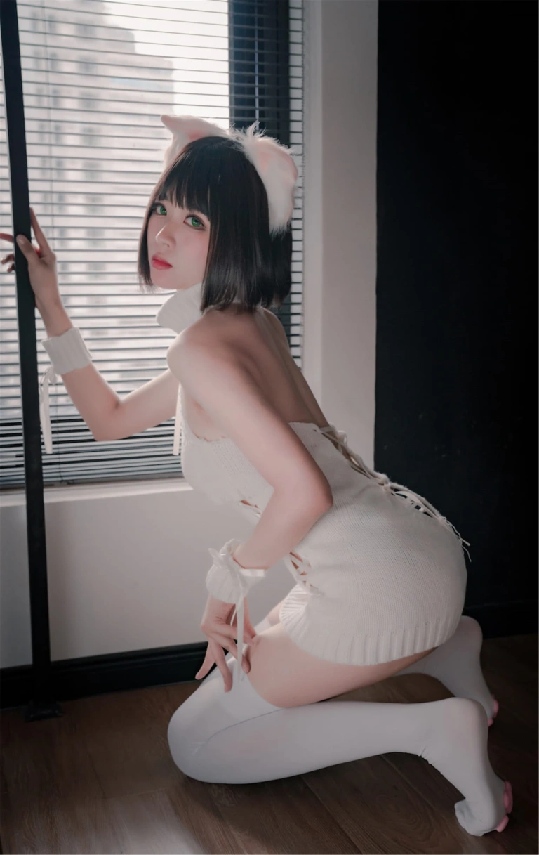 轩萧学姐《NO.11 – 猫爪袜》写真图集 40P｜在线预览与图包下载